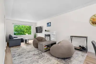 Image de 2 Bedroom + Pull out Sofa | Min to UofC
