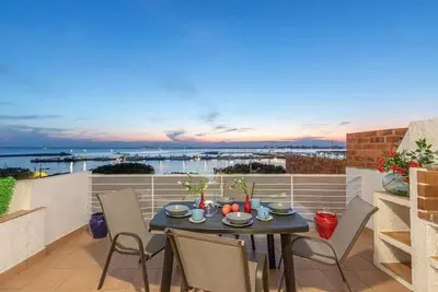 Image de Oceanfront House, Bbq, Central Location, Easy Parking, Wi-Fi, Very Spacious