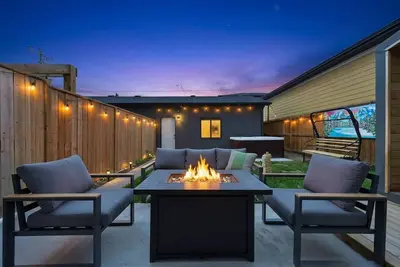 Image de Calgary Urban Lodge: Hot Tub, Sauna, Game Room