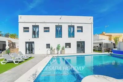 Image de La Casona Luxury 17-Guest Villa, Heated Pool, Jacuzzi & Private Gym Costa Blanca