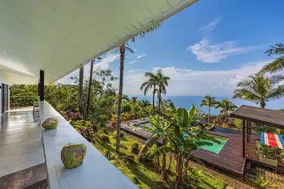 Image de Villa Sol Atm - Ocean view studio with A/C, Yoga deck & Pool - Rainforest Escape