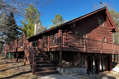 Image de Spacious 5-bedroom cabin on the beautiful 8th Crow Wing with modern amenities.