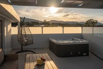 Image de Penthouse Villa by Acapulco Marinos - 3 bedroom 2 bathroom penthouse villa