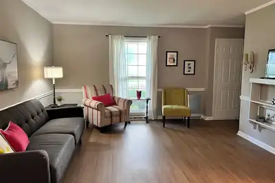 Image de Sunset Duplex 2 - Cozy 2-bedroom, pet friendly with fenced yard in Murfreesboro!