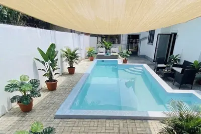 Image de Villa avec piscine à 10 minutes à pied de la plage