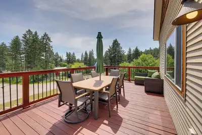 Image de Walk to Flathead Lake! Home w/ Deck & Fenced Yard!