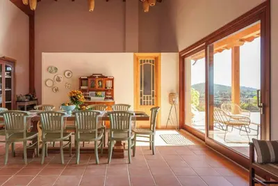 Image de Une propriété alliant design et tradition à la frontière