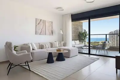 Image de Coastal 4br Apt l Balcony & Mamad -Bldg Renovation
