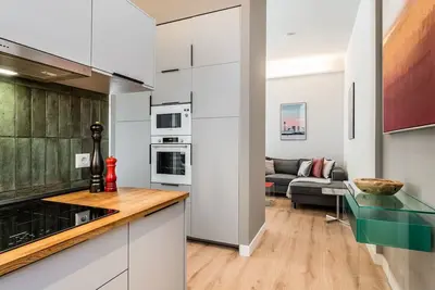 Image de Luxurious 3-Bedroom Designer Apartment