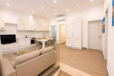 Image de Maisonette 2 Bedroom in quaint Qala with Ac for relaxing stays next to Square