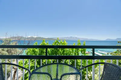 Image de Appartement 'Secret Beach A' avec vue mer, Wi-Fi et climatisation