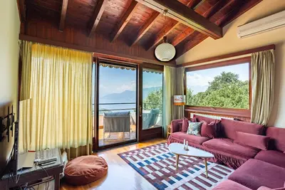 Image de Groovy House, ambiance vintage, vue sur le lac et nature