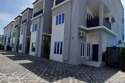 Image de Devon's 5br Villa with Pool, Gym & Bar, gated in Katampe Abuja