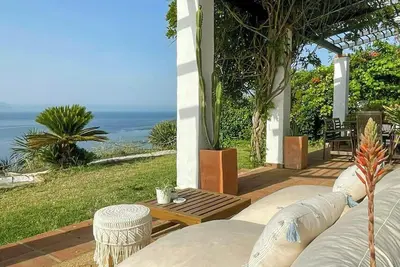 Image de Villa design avec vue sur la mer
