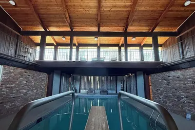Image de Stylish 60s home with Indoor Pool on 2 acres