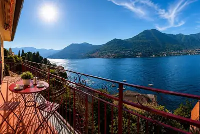 Image de Apartment with a lake view