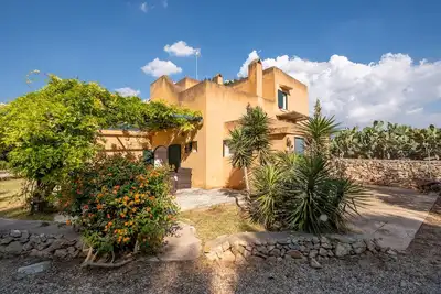 Image de Maison de vacances « À quelques minutes de la mer » avec grand jardin clos, Wi-Fi et climatisation