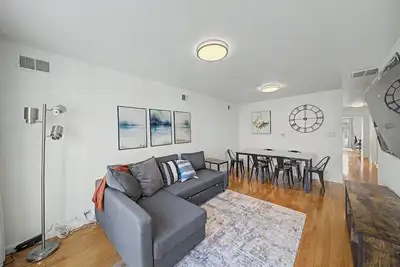 Image de Luxury Turnkey Living: 3br/2ba Near Transit