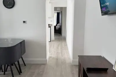 Image de Ground Floor Flat with Courtyard garden