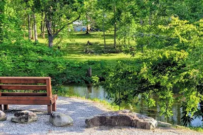 Image de Cozy riverside camper in peaceful Townsend with Ac