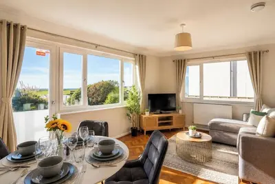 Image de Amazing Location - Free Parking - Beach Opposite!