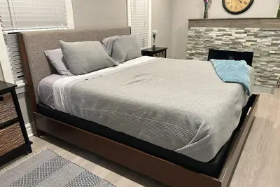 Image de 5Min to Stadiums - King Bed - W/D -Spacious