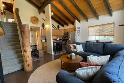 Image de Cozy Alpine Retreat | Bbq, Views + Fireplace