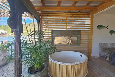 Image de Tropical Bali-style retreat on Waterfront