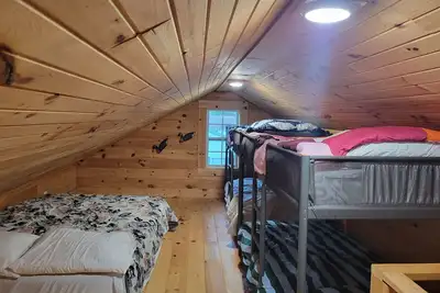 Image de Welcoming 2-bedroom cabin in Sterling perfect for your getaway