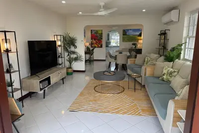 Image de Sea views, spacious 2 bed apt 6 mins walk to beach