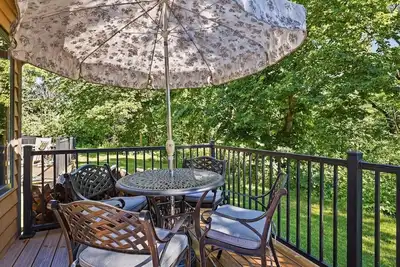 Image de Secluded Townhome 15 min from Downtown
