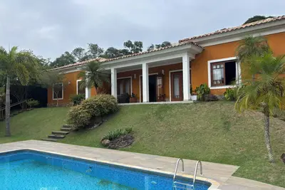 Image de Beautiful and comfortable house with security in a gated community near São Paulo.