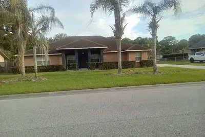 Image de Stunning  Lovely Large 3-bedroom house, Large backyard, back porch, & Garage.