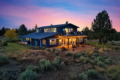Image de Game Room + Bar + Mountain Views • Near Sisters + Bend | Cascade Crest