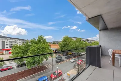 Image de Luxurious 2br In Sought-After Location w/ Parking!