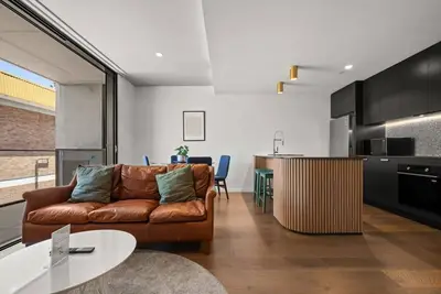 Image de Luxurious 1br w/ Private Balcony & Secure Parking!