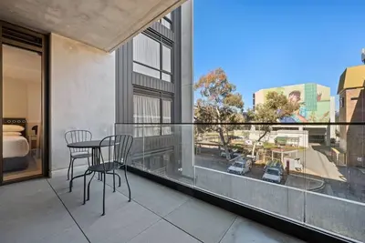 Image de Stylish 1br w/ Private Balcony, Laundry & Parking!