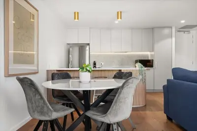 Image de South-Facing 1br In Heart Of Braddon w/ Parking!