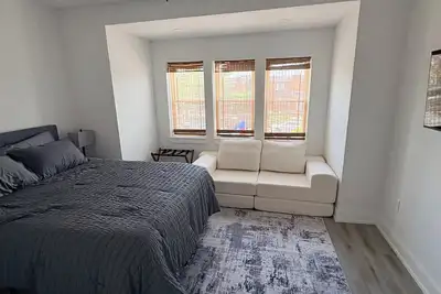 Image de 2-bed apartment in vibrant South Phila neighborhood walking distance to stadiums