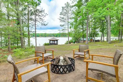 Image de Waterfront Tee Lake Cabin: Dock, Fire Pit + More!