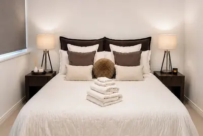 Image de Luxury Central Solihull Apt| King Bed | Sofa Bed | 2 Parking Spaces