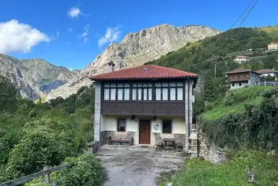 Image de Casa rural de piedra con jardín y barbacoa en Ribota, Picos