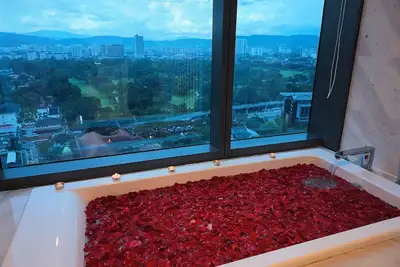 Image de Two Bedroom Two Bathroom Apartment with Klcc View