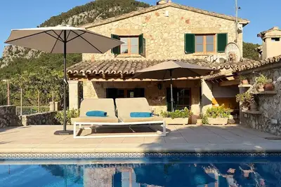 Image de Charmante maison de campagne avec piscine et vues spectaculaires sur le village