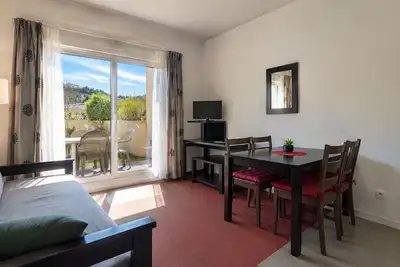 Image de Appartement avec piscine et grande terrasse