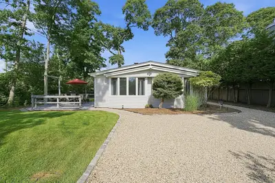 Image de New! Modern Hampton Bays Cottage near Beaches & Town