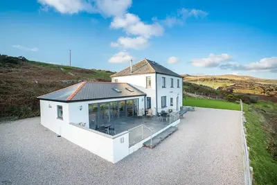 Image de Large Holiday Cottage With Hot Tub Near Abersoch | Neigwl