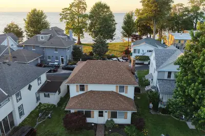 Image de 4br Lakefront Getaway! Sunset Views, Private Community Beach, Cozy Back Porch