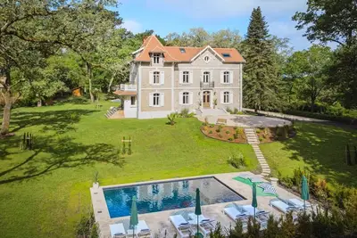 Image de Villa de caractère, piscine et grand parc boisé, 20min des plages