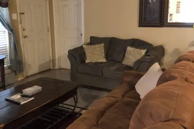 Image de Bright & Cozy 3br Brick Home in Quiet Area.
